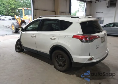 2018 Toyota Rav4 Le z USA, uszkodzony, nr VIN JTMZFREV3JJ197336